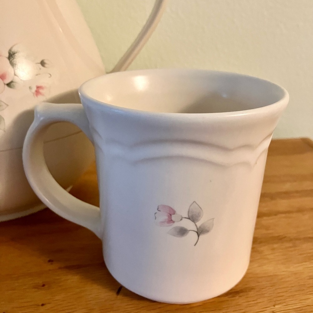 VINTAGE PFALTZGRAFF TEA ROSE COFFEE CARAFE & 2- 12oz HANDLED MUGS - Picture 14 of 16
